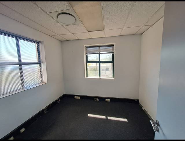 281M² OFFICE TO LET IN HYDE PARK